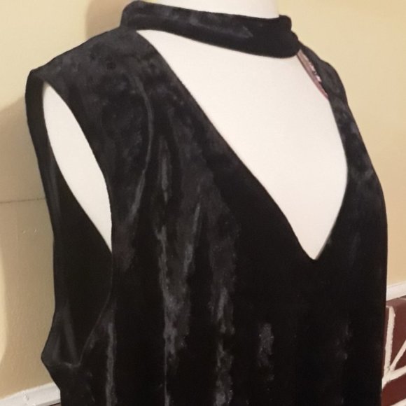 Paperdoll Black Crushed Velvet Dress - Picture 2 of 4